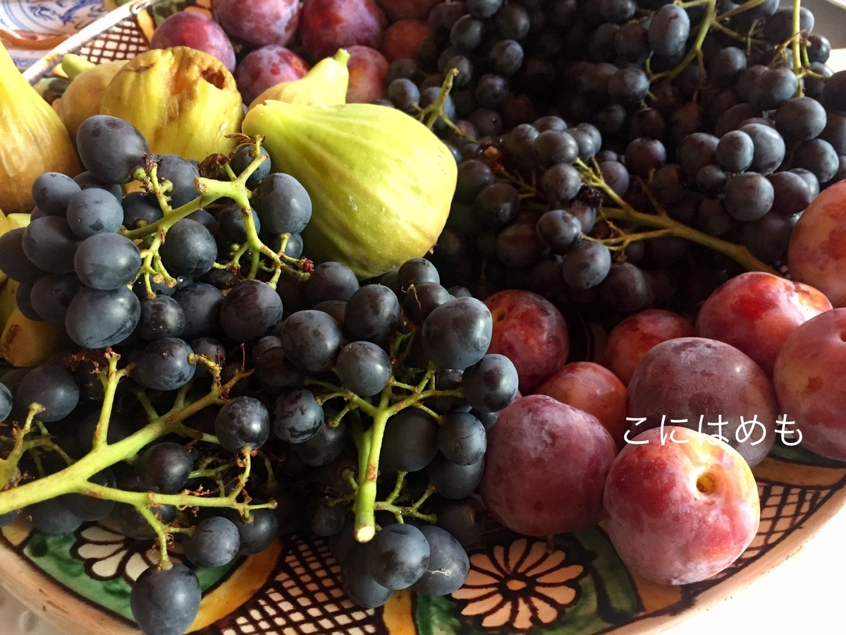 nero:ネーロという種類の黒ぶどう、イチジク、ringló:リングローと呼ばれるプラムのような果物。