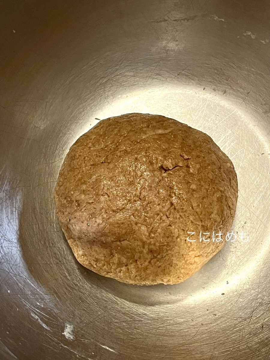 オリーブオイルで作る「スペルト小麦100%ドーナツ」生地。