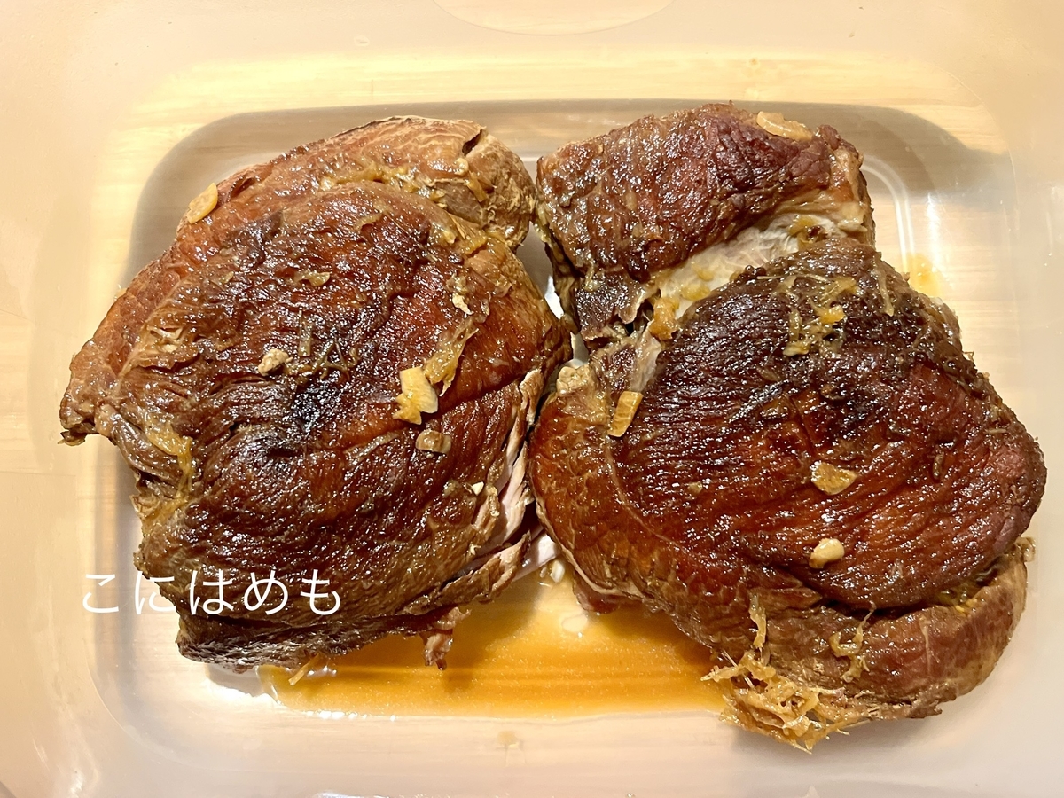 お肉を取り出して、お好みで煮汁を煮詰める。