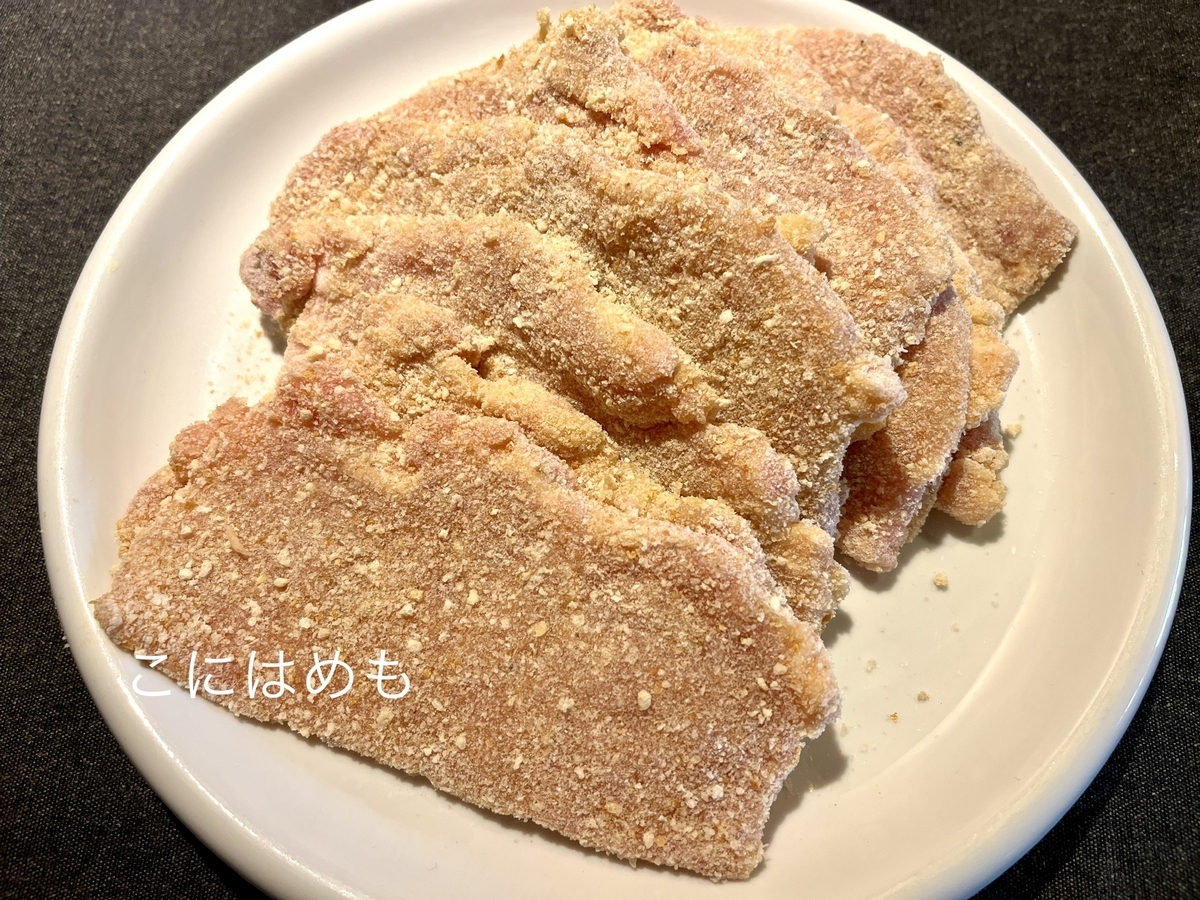 小麦粉、卵液、パン粉につけた豚ロース。