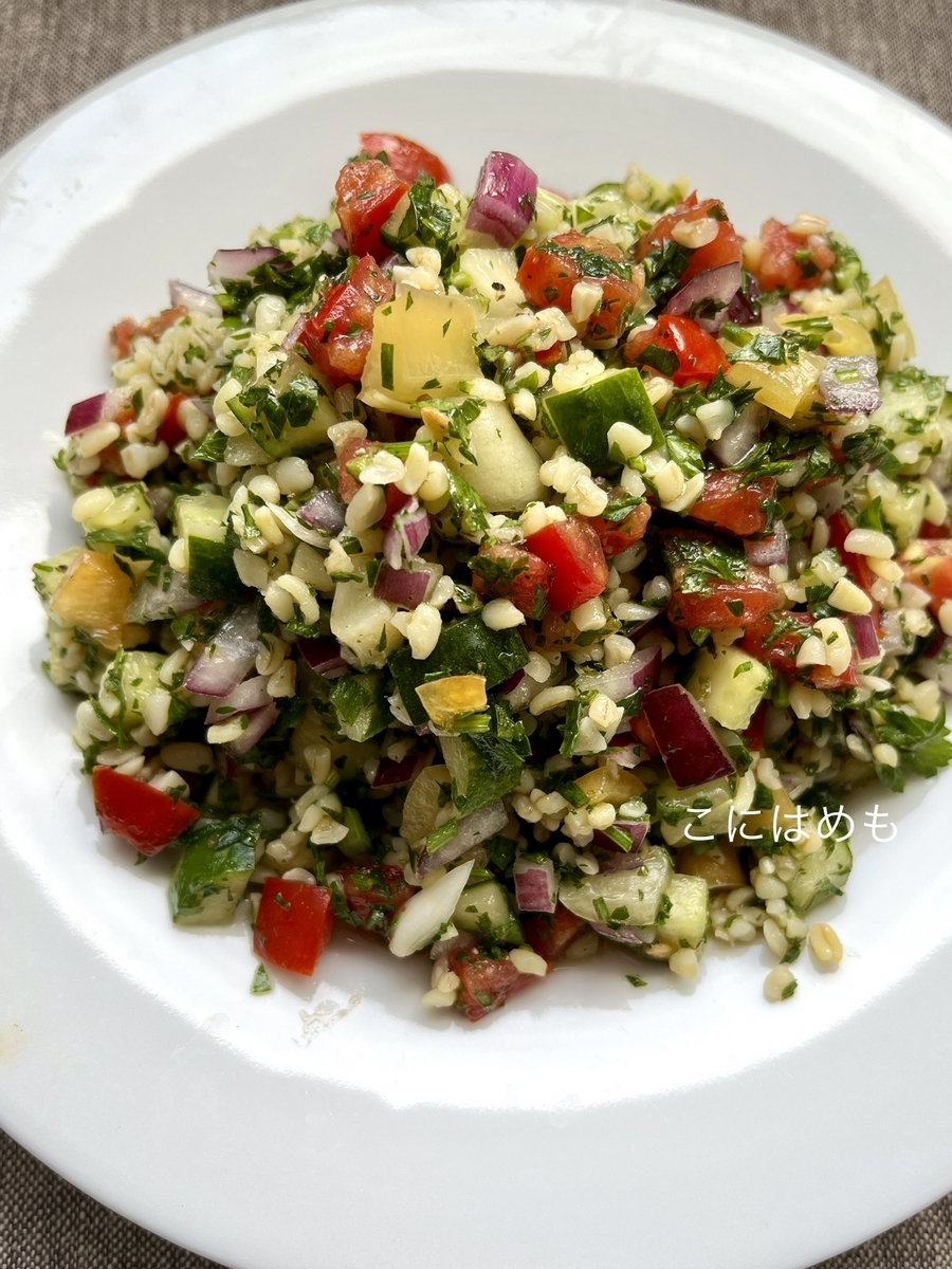 味をなじませて、ブルグルを使って作る！中東のサラダ「Tabbouleh:タッブーレ」