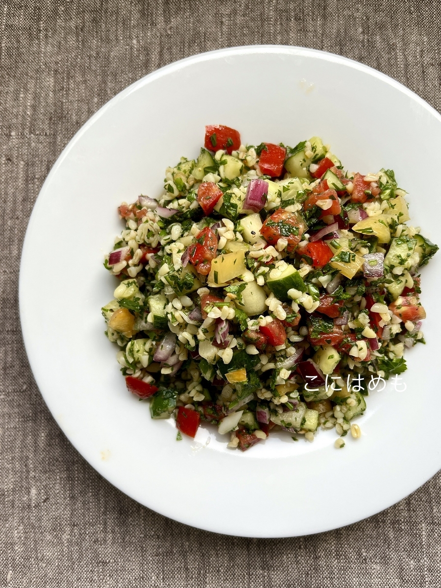 味をなじませて、ブルグルを使って作る！中東のサラダ「Tabbouleh:タッブーレ」