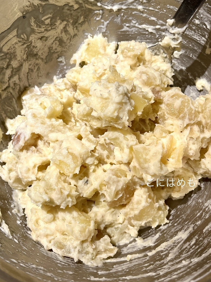 調味料、ディル、オリーブオイルを混ぜる。