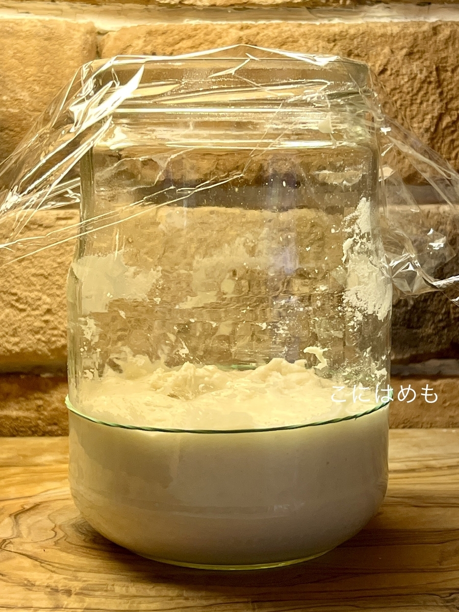 強力粉50g、お水50gを入れて混ぜる。