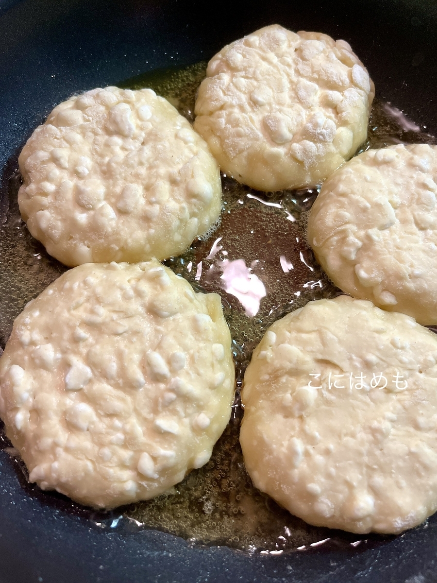 フライパンにオリーブオイルを入れてこんがり焼く。