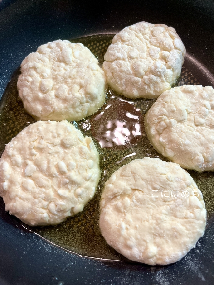 フライパンにオリーブオイルを入れてこんがり焼く。