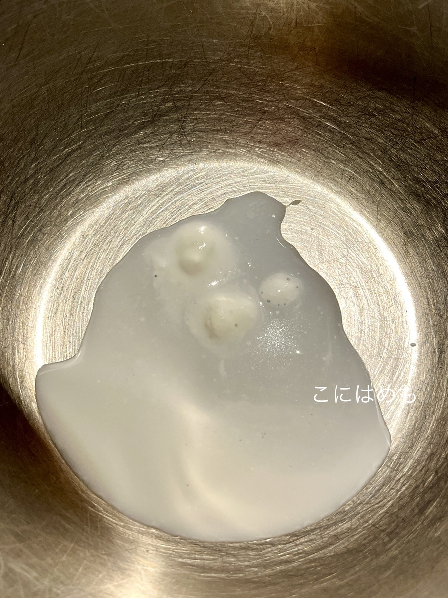 水分が多いため、カッテージチーズの水を切る。