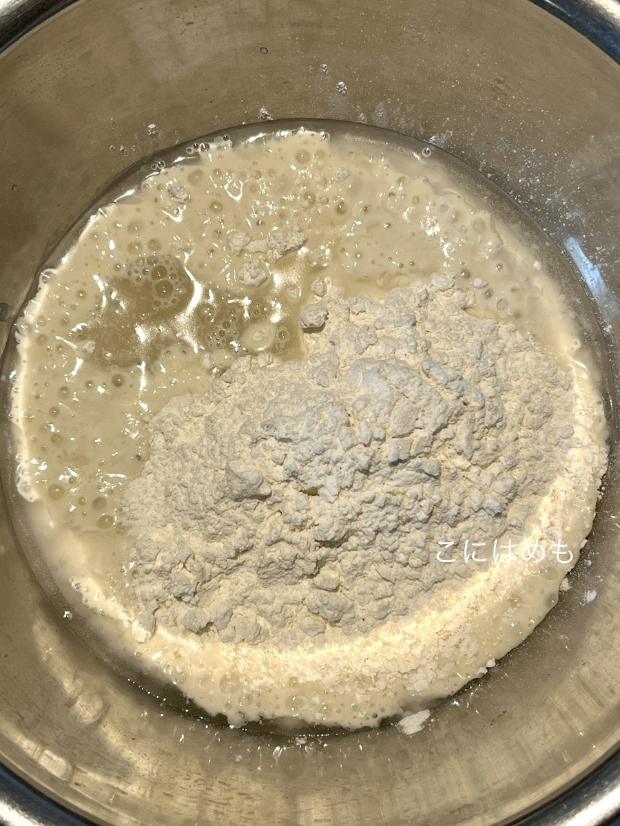 天然酵母を数日かけて元気にする。