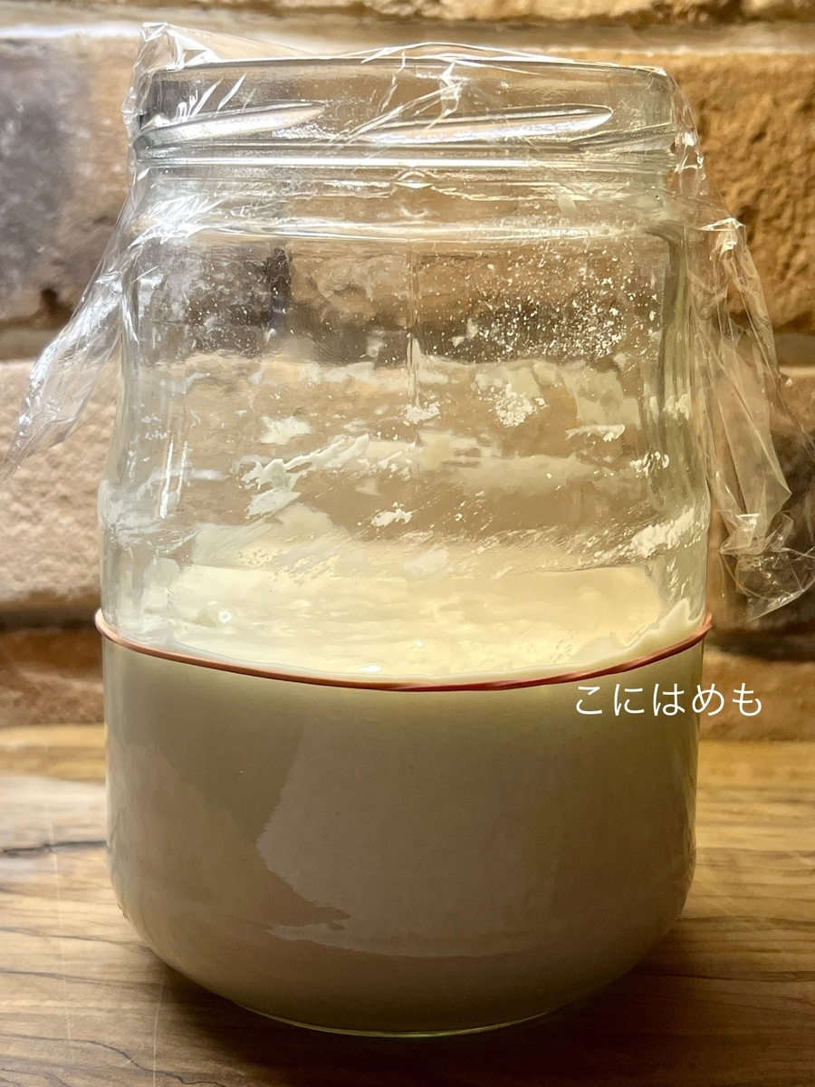 天然酵母を数日かけて元気にする。