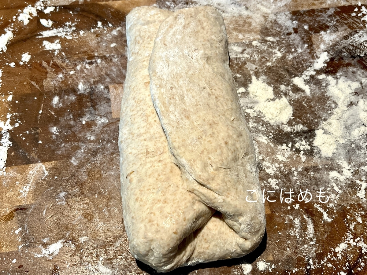 パンの成形。