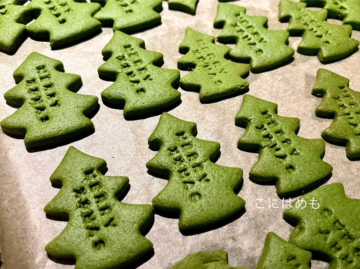 クリスマスツリーの「抹茶クッキー」焼き上がり。