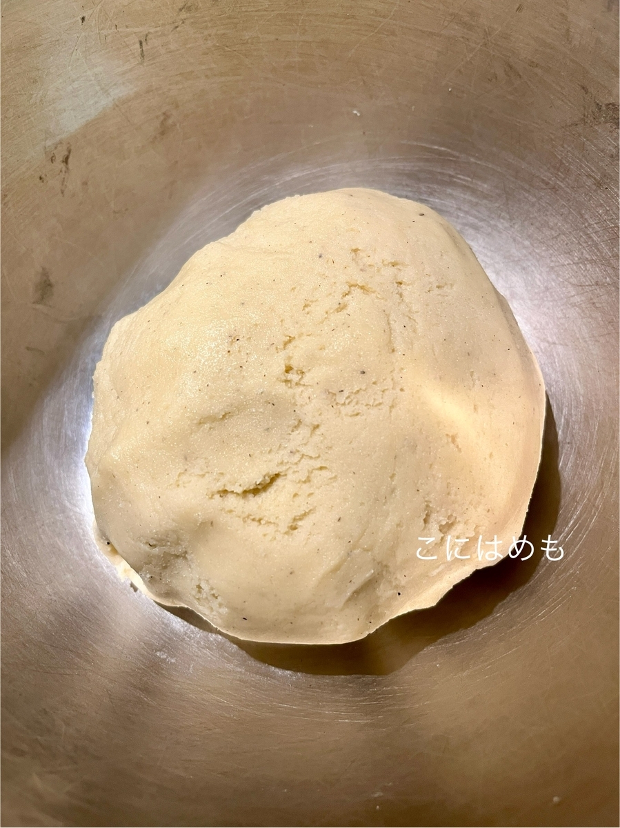 クッキー生地を作る。