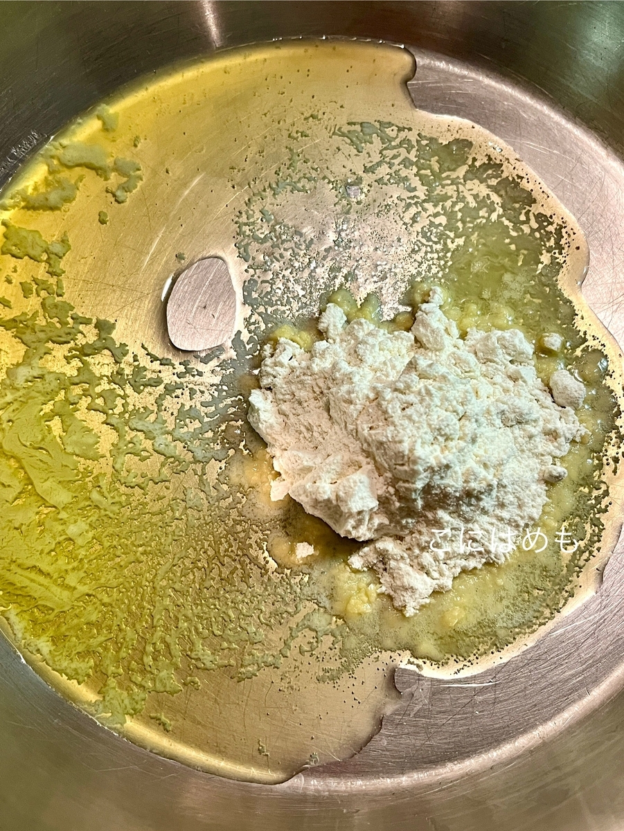 ベシャメルソースを作る。