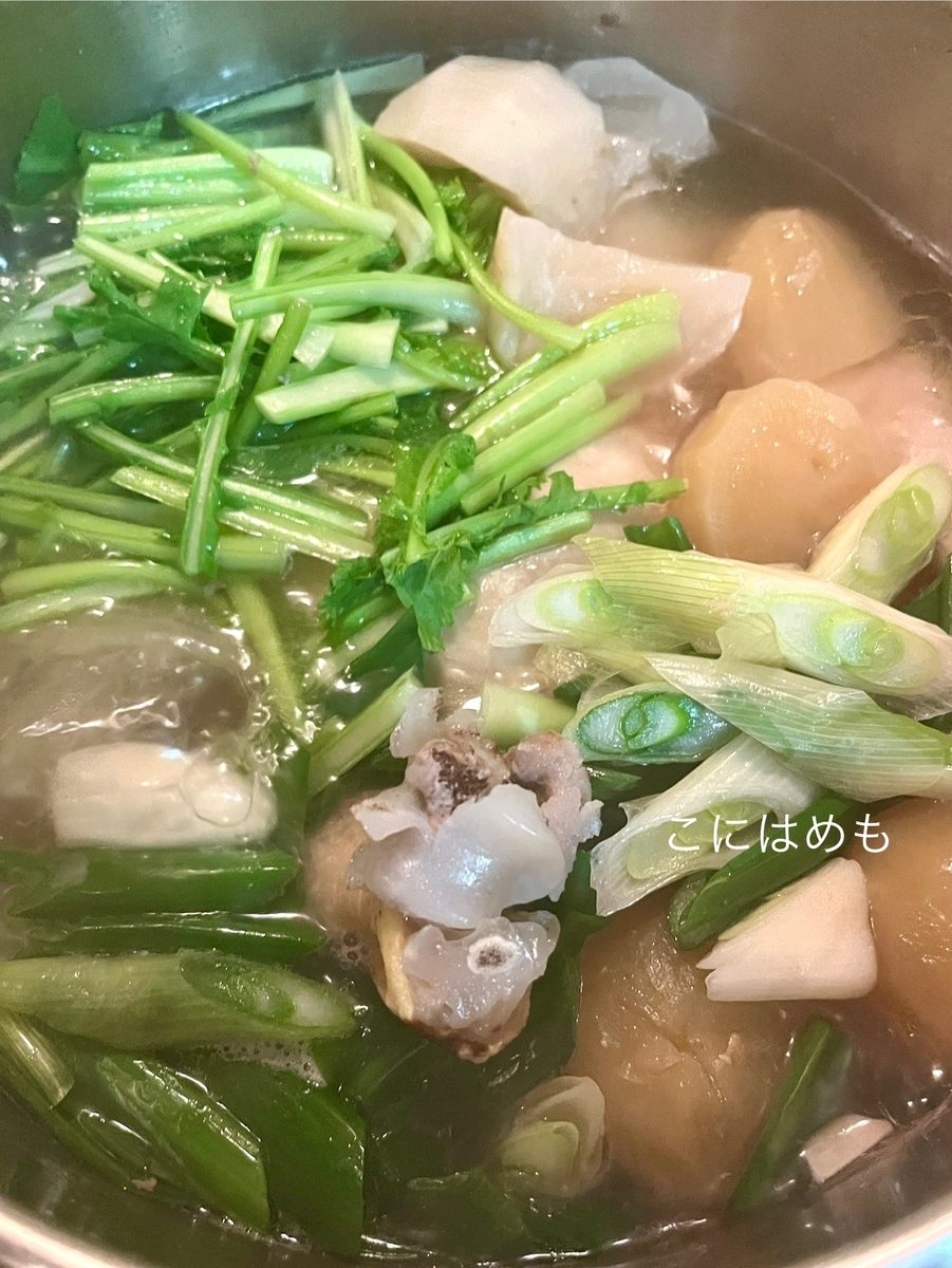 長ネギ、カブの葉を加える。
