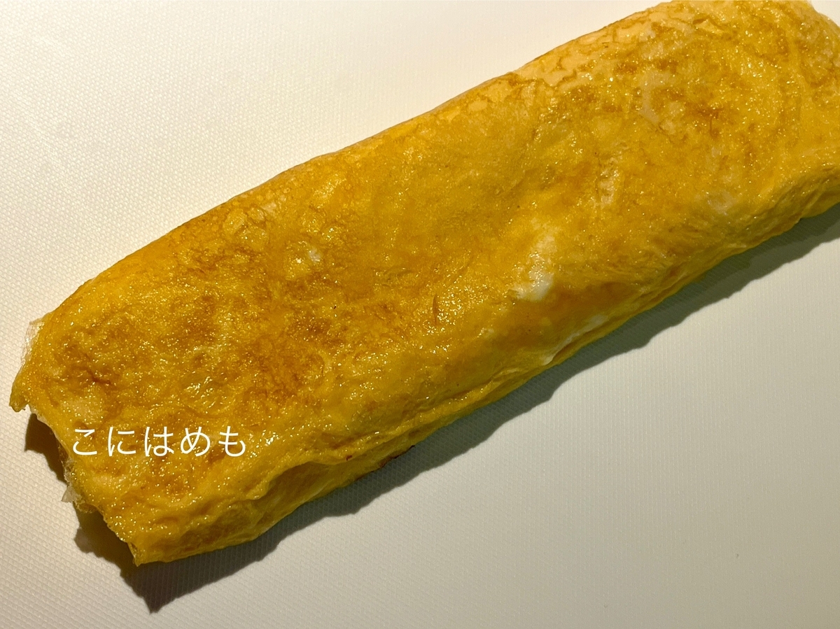 厚焼き卵をカットする。