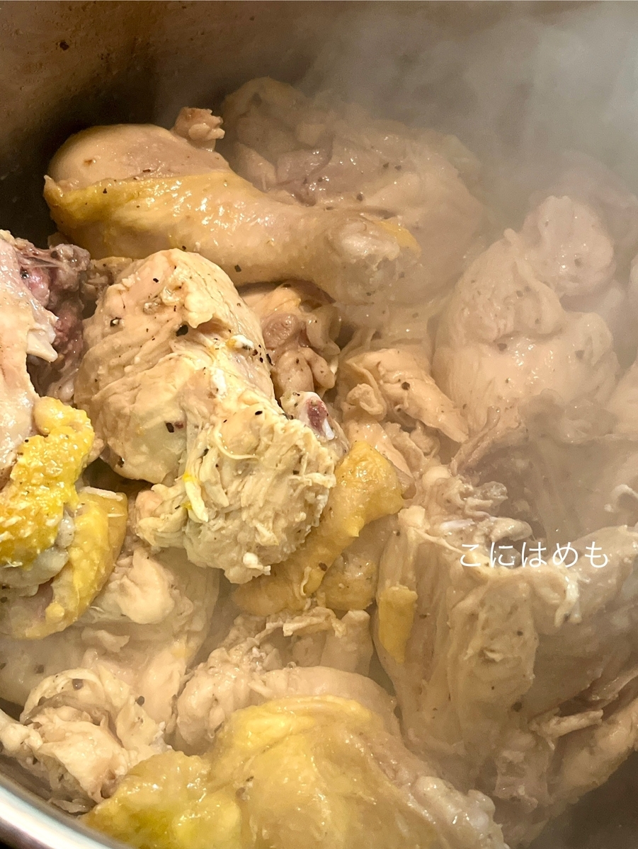 鶏肉を炒める。