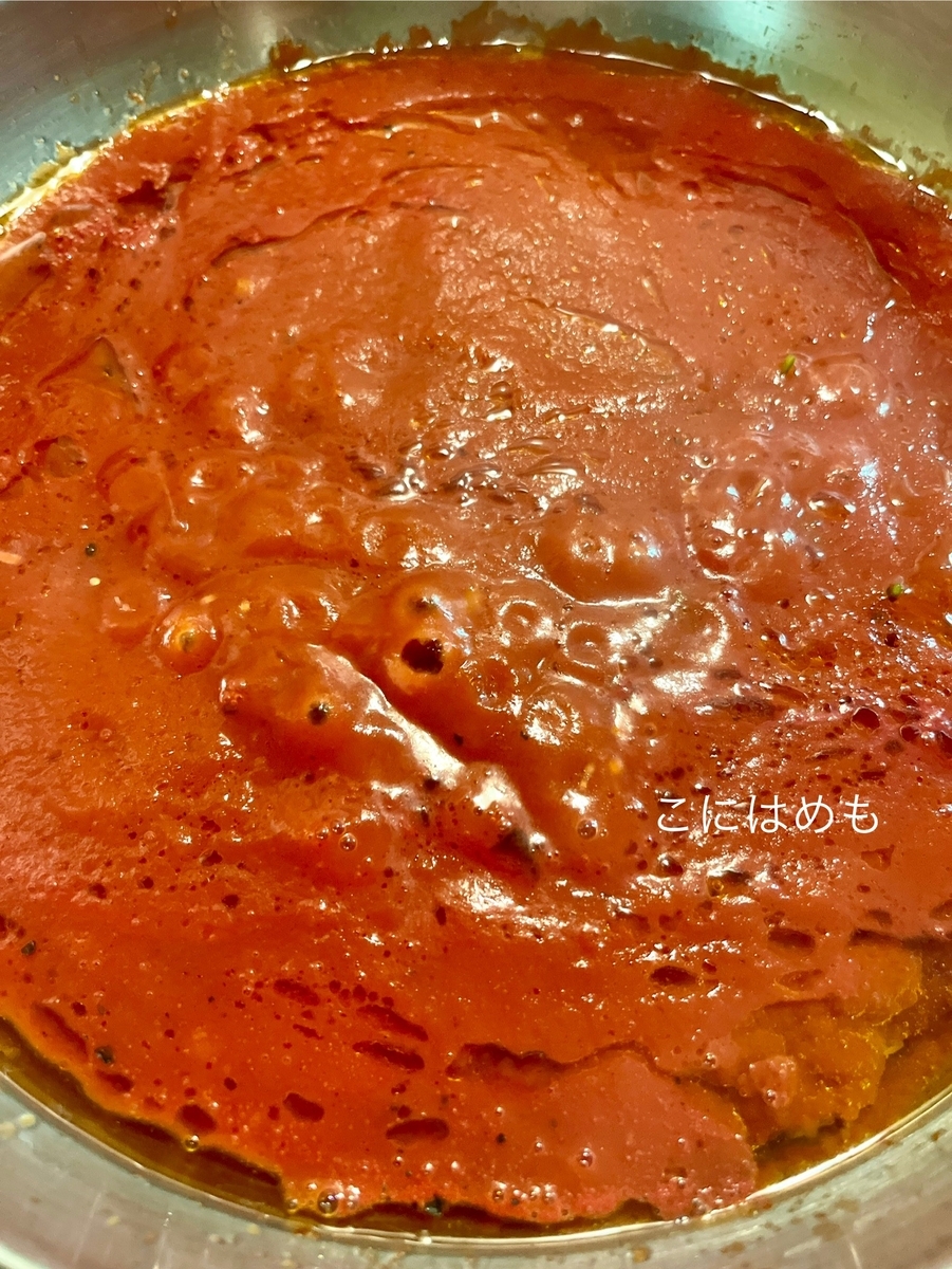 トマトソースを作る。