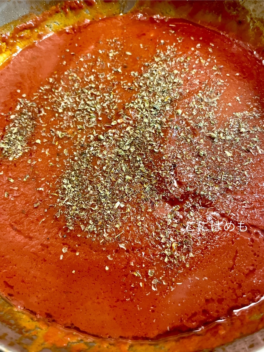 トマトソースを作る。