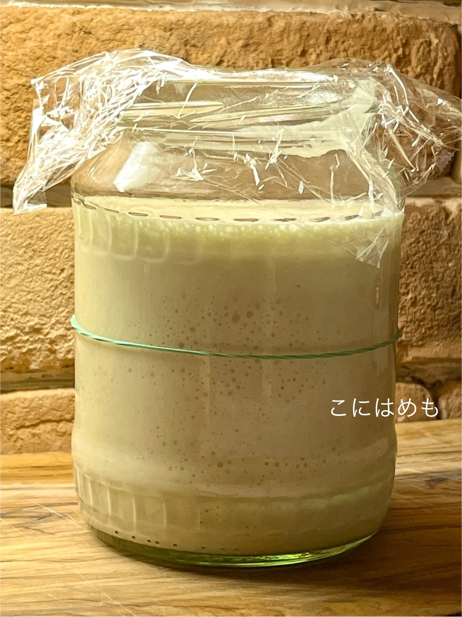 天然酵母を数日かけて元気にする。
