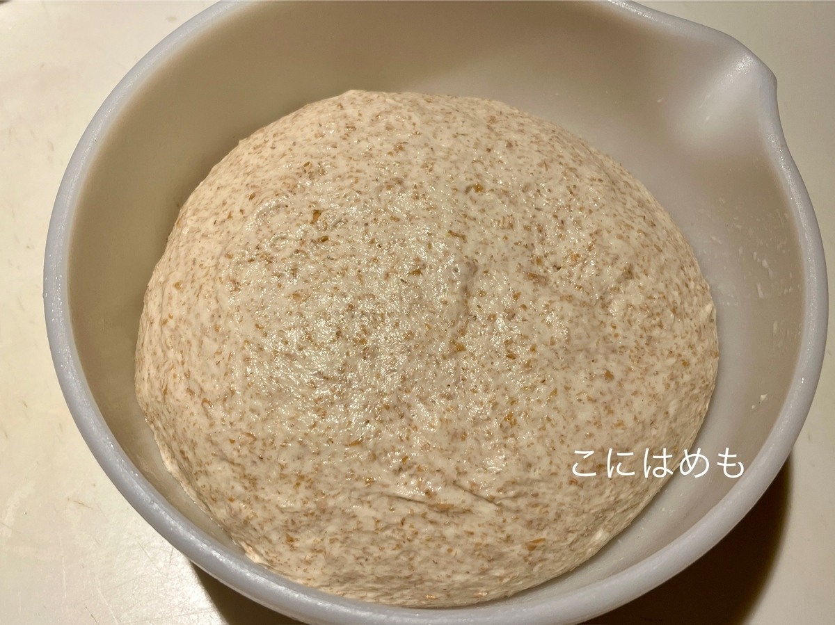 折り畳み、一晩冷蔵庫で寝かせる。(約8時間)