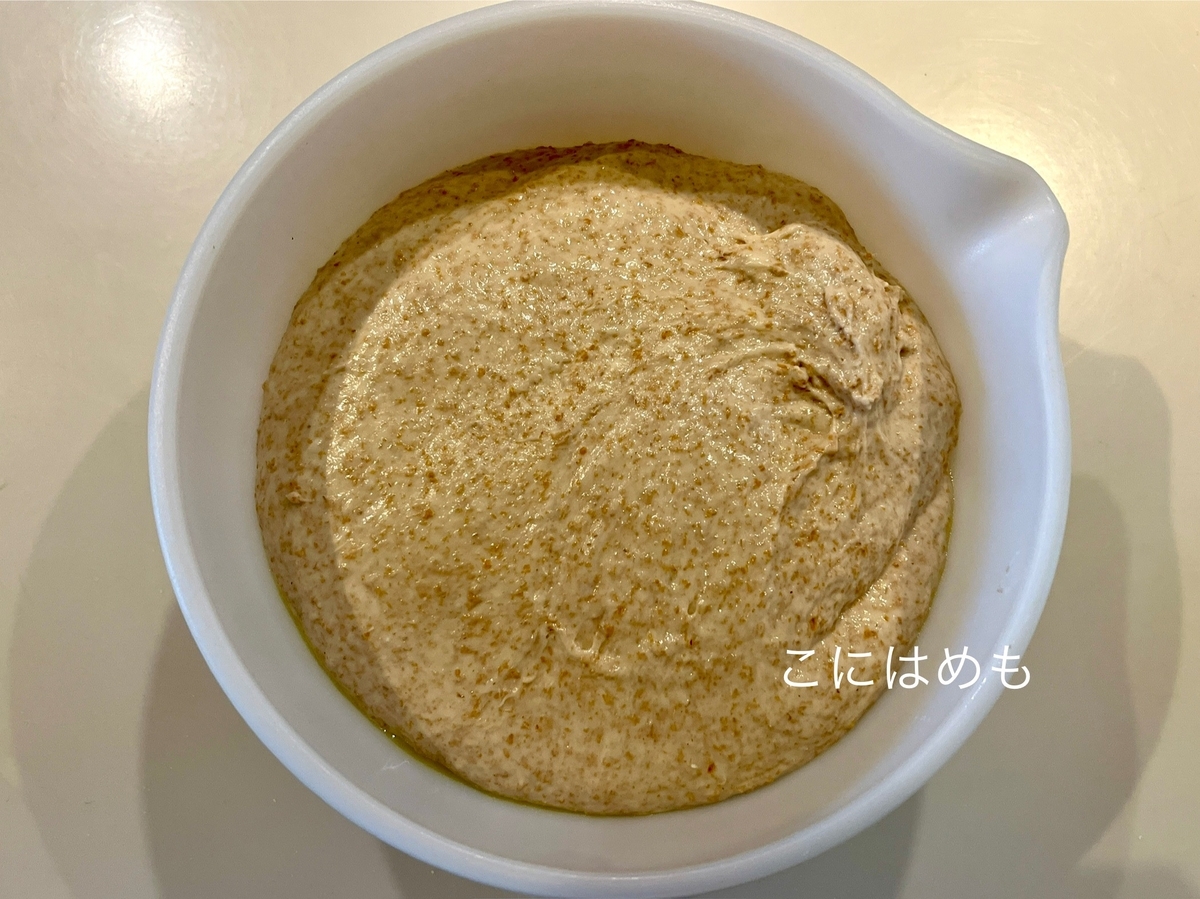 ゆっくりと冷蔵庫で発酵させる天然酵母のパン生地。