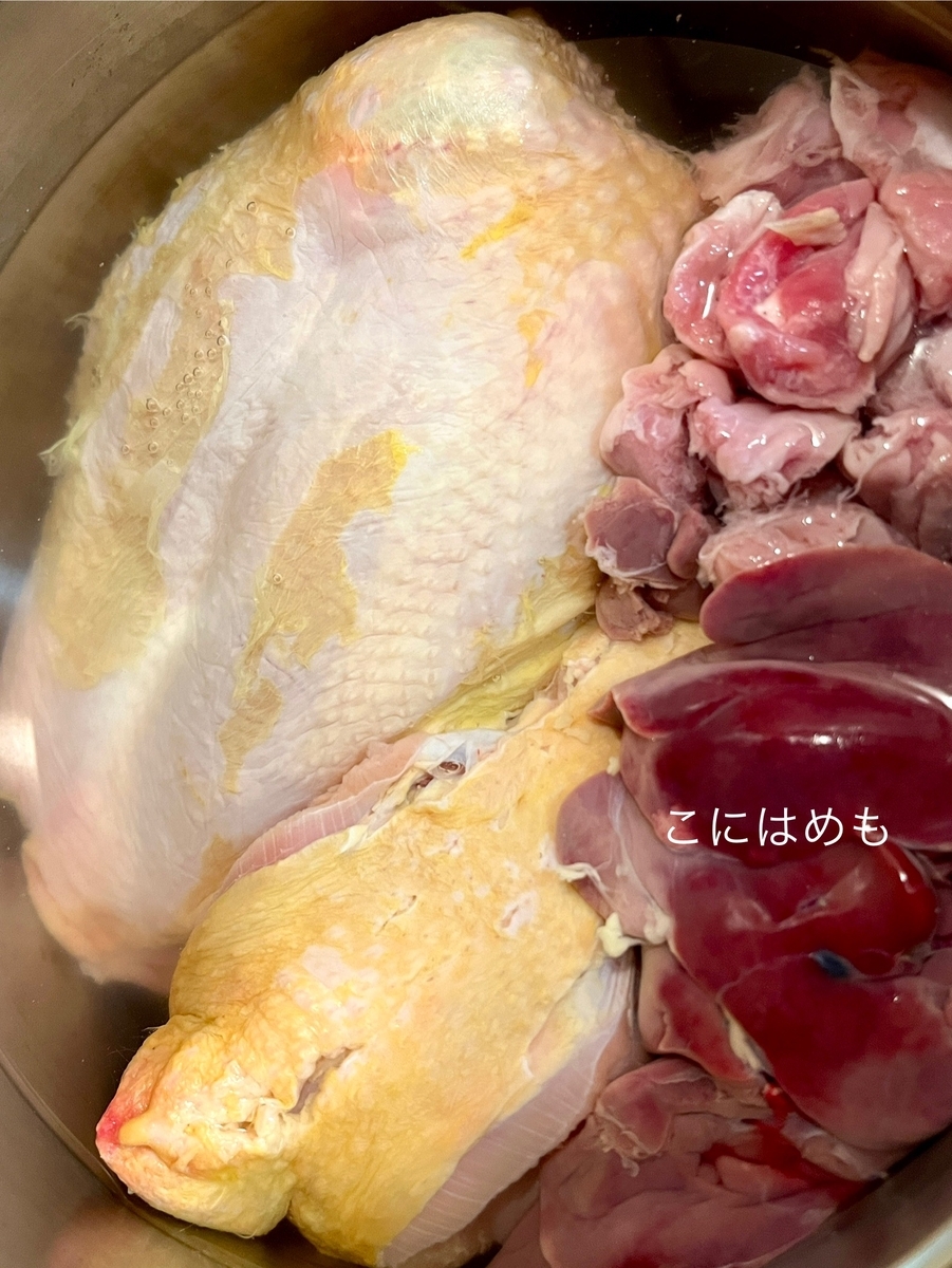 ハンガリー人の友人に教えてもらった、お水に浸けて、捨てるだけのお肉の臭みを取る方法。
