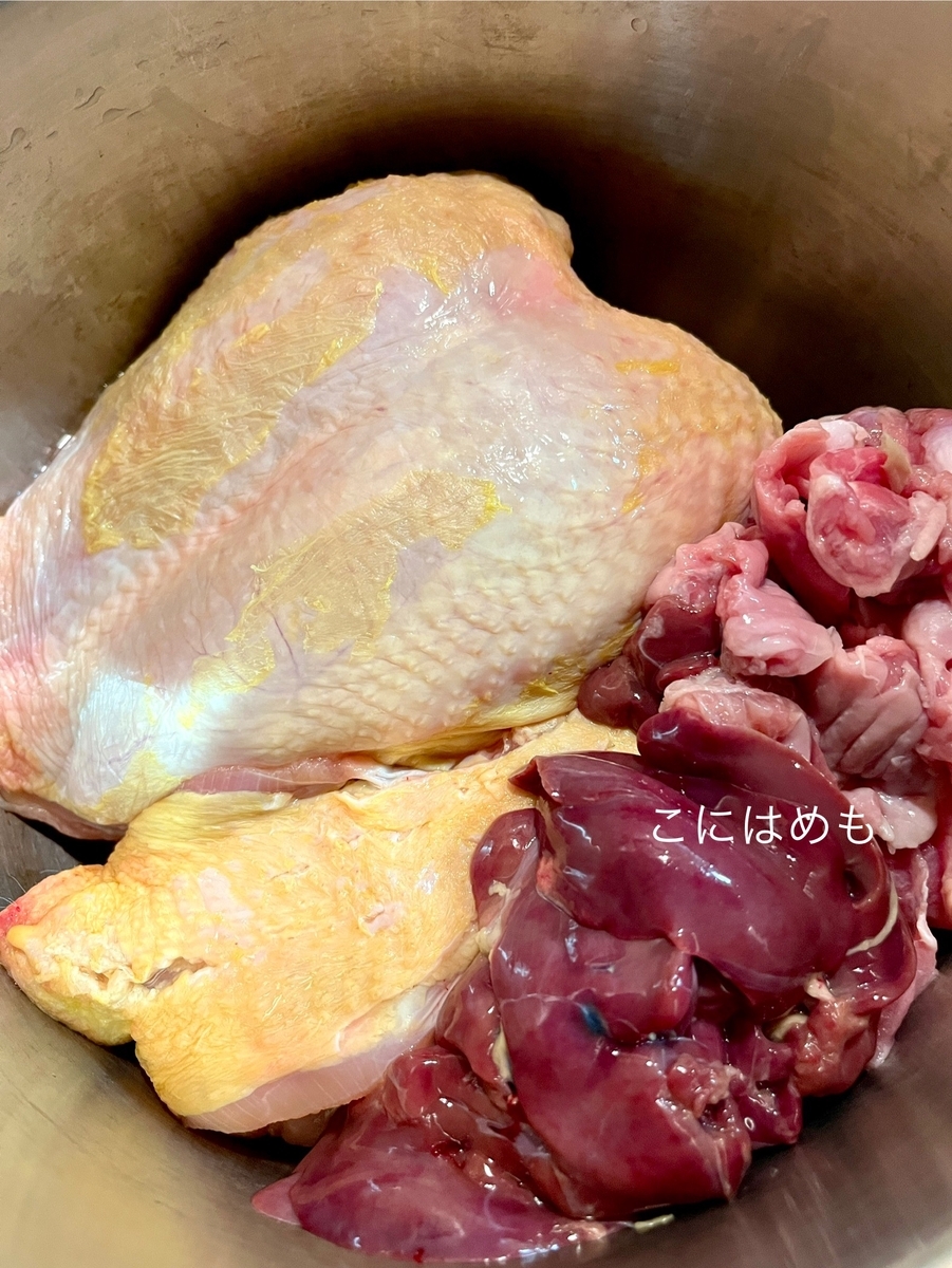 ハンガリー人の友人に教えてもらった、お水に浸けて、捨てるだけのお肉の臭みを取る方法。