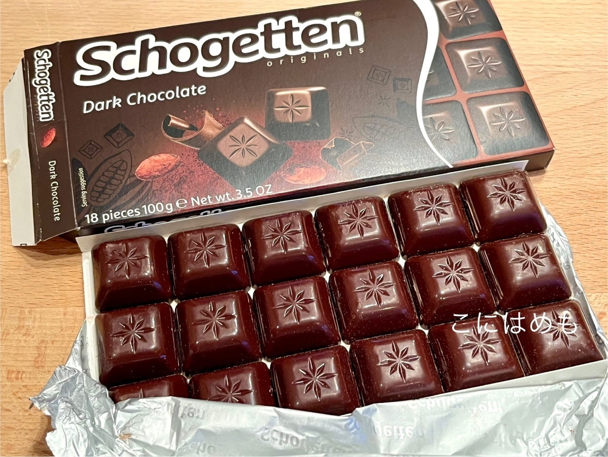 使用する「ビターチョコレート」と器に牛乳とチョコレートを入れる。