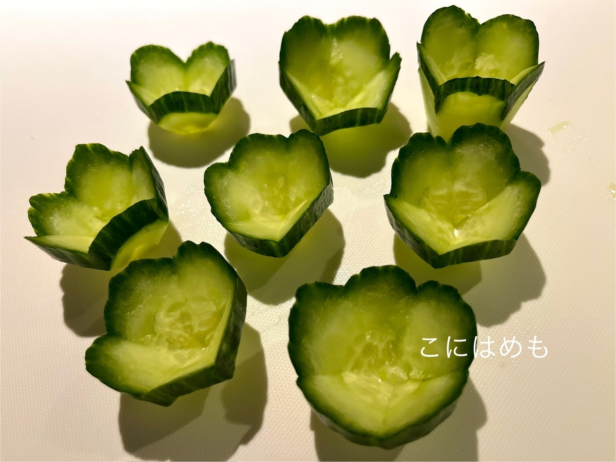 きゅうりの飾り切り(花形)を使って作る！簡単「お花形きゅうり&いくらのお寿司」