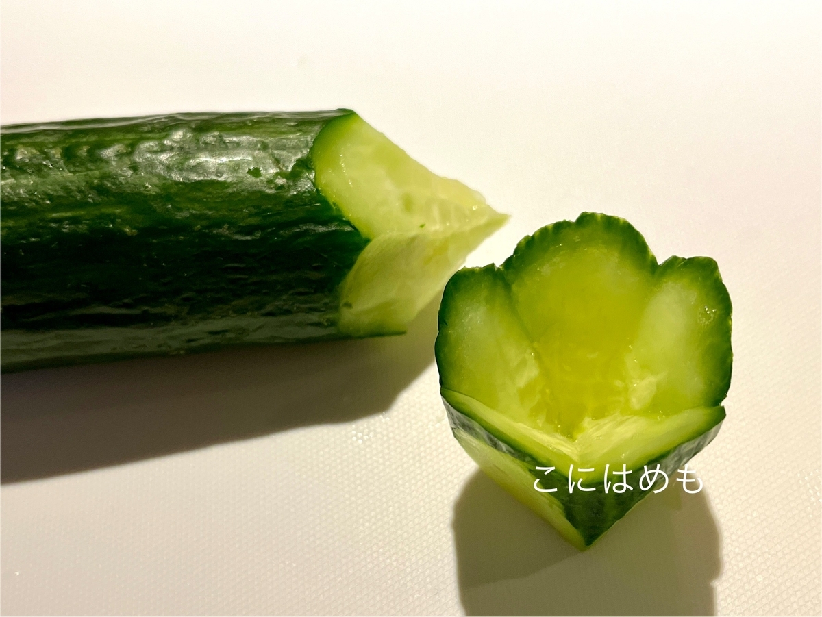 きゅうりの飾り切り(花形)を使って作る！簡単「お花形きゅうり&いくらのお寿司」