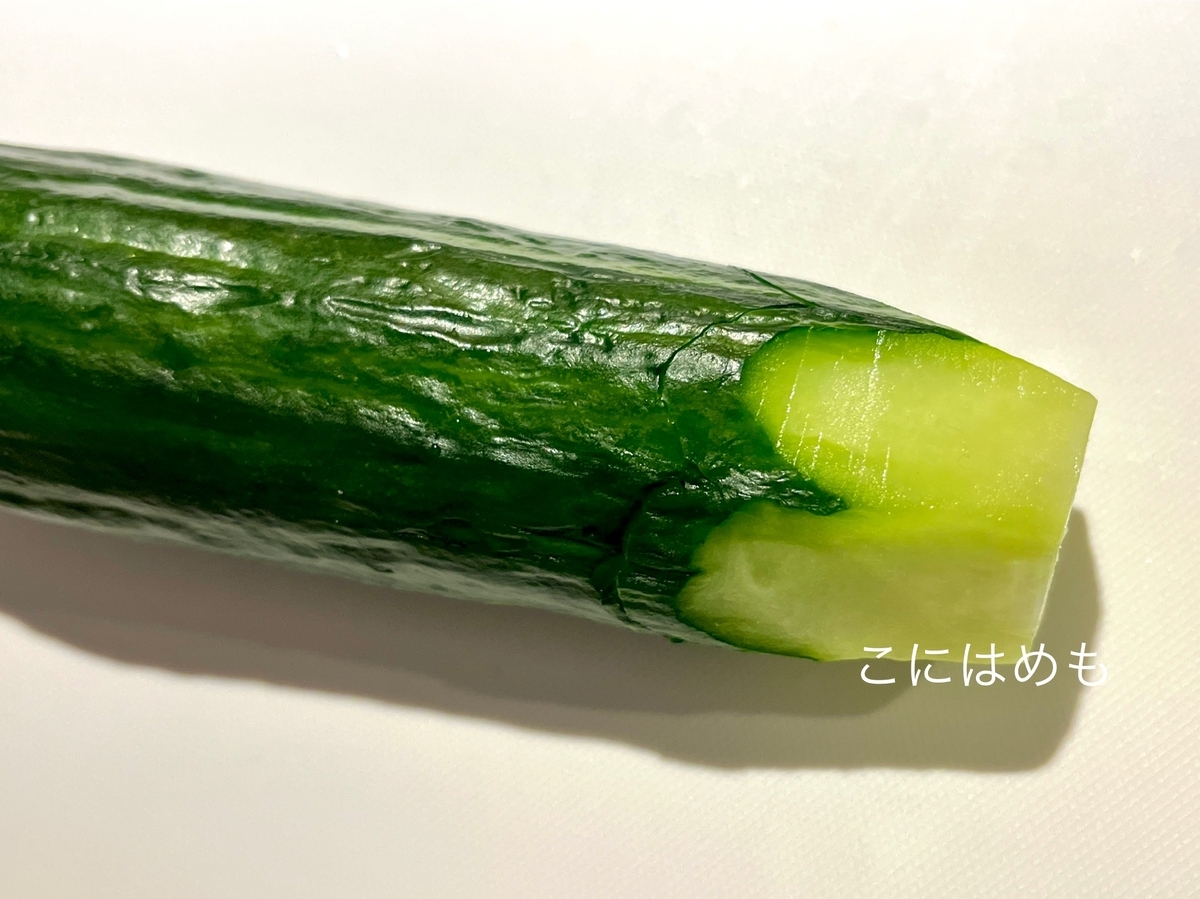 きゅうりをお花の形に切り器を作る。