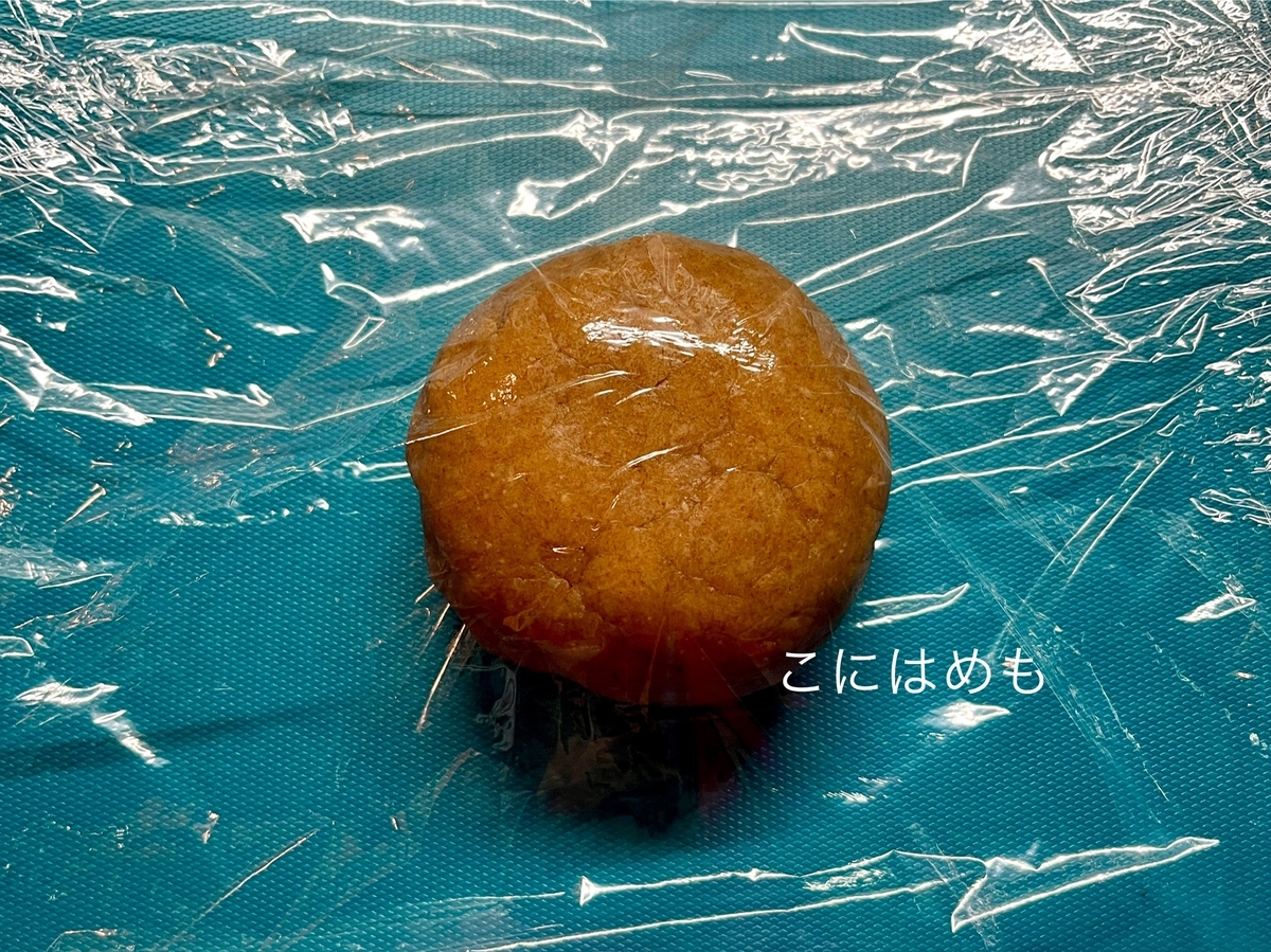 タルト生地をのばす。