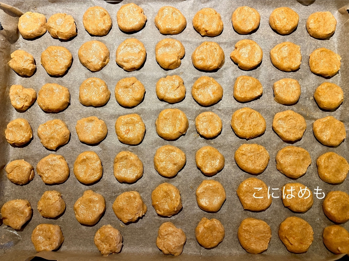 形を整えて、天板に並べる。