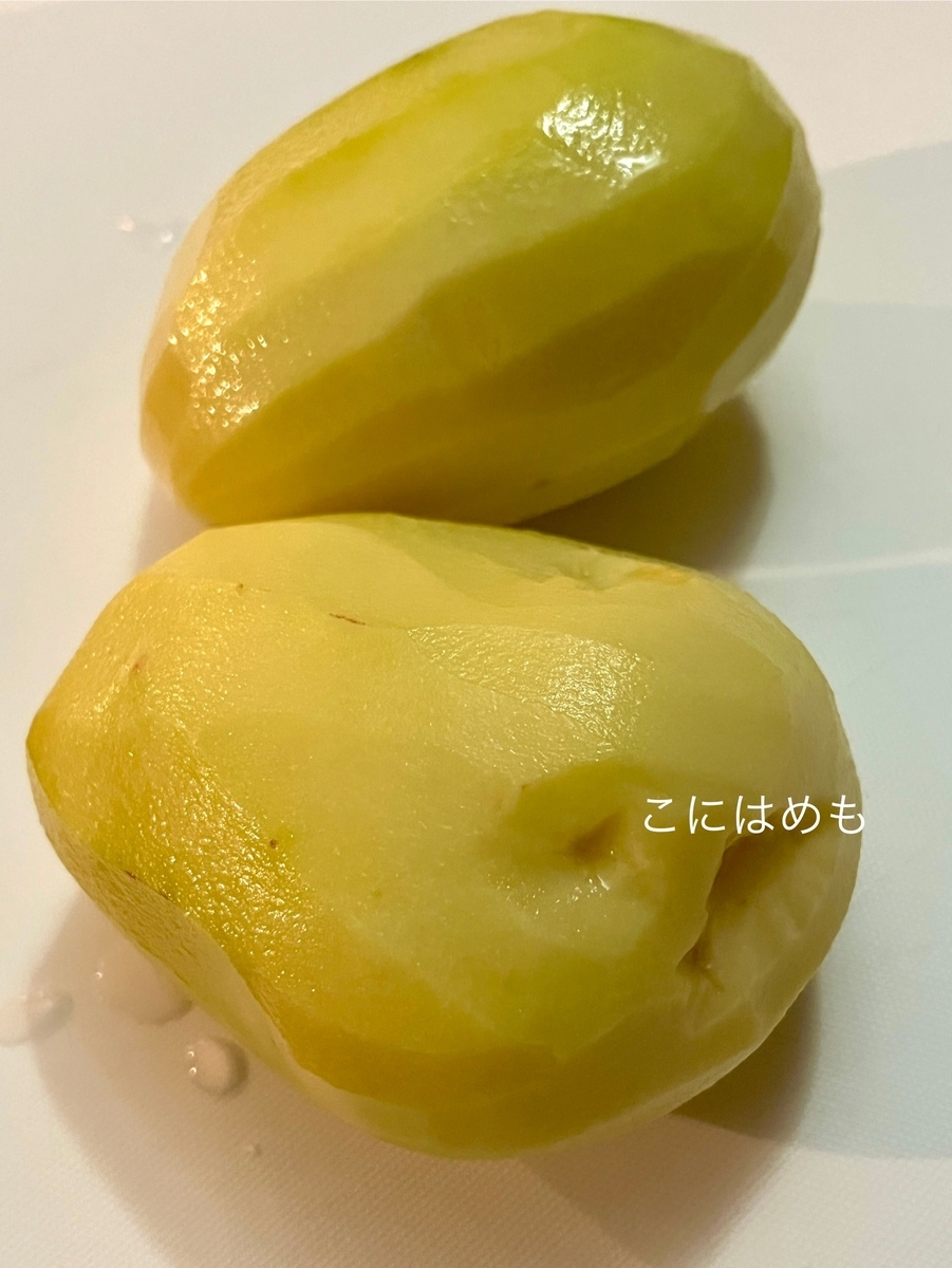 じゃがいもの皮を剥き、一口大に切る。