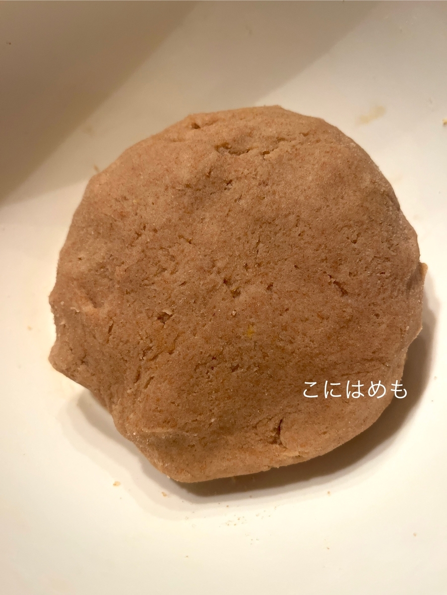 クッキー生地を作る。