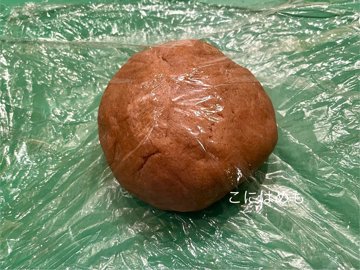  型抜きをする。