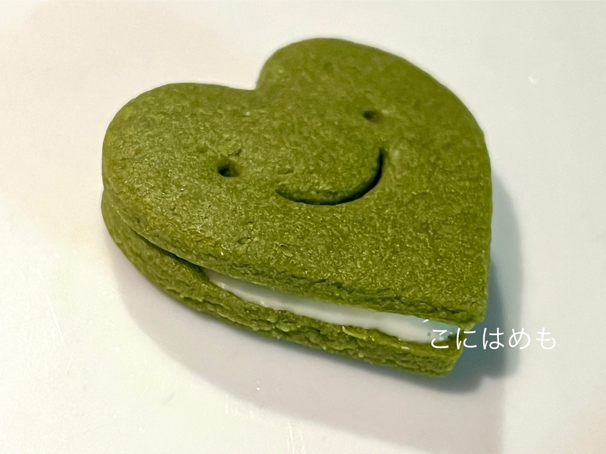 簡単!型抜き「ホワイトチョコサンド抹茶クッキー」
