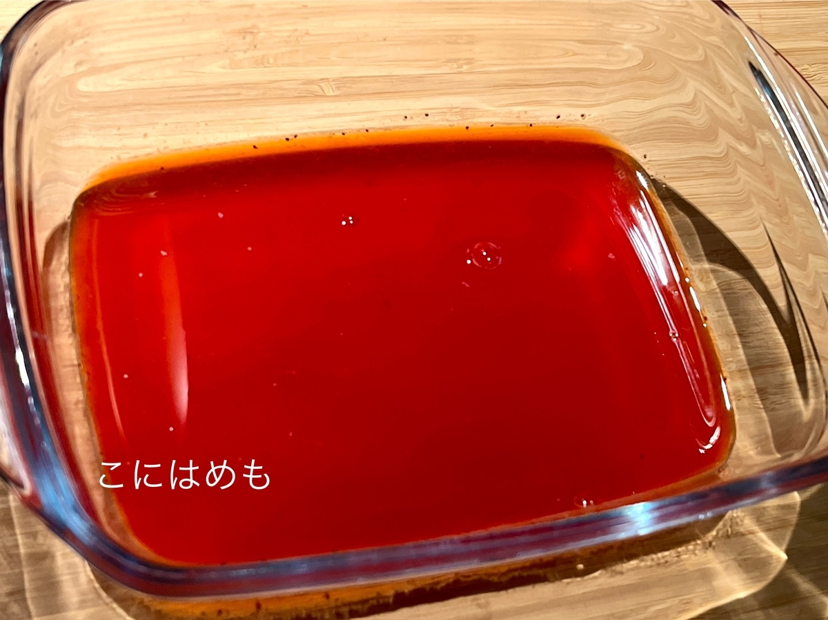 いちごといちごソースを分ける。