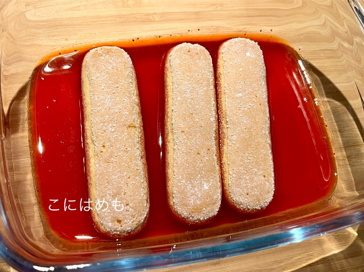 . 器に層にして入れ、冷蔵庫で休ませる。