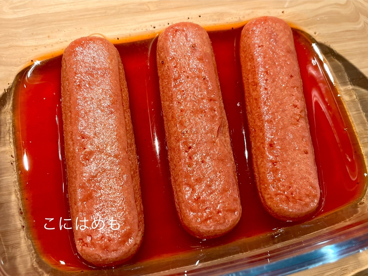 いちごソースのいちごとソースをを分けて、使用する。