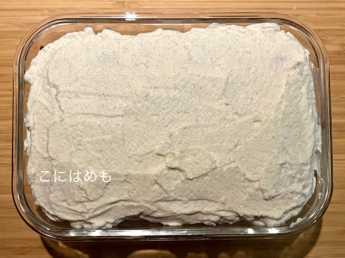 器に層にして入れ、冷蔵庫で休ませる。