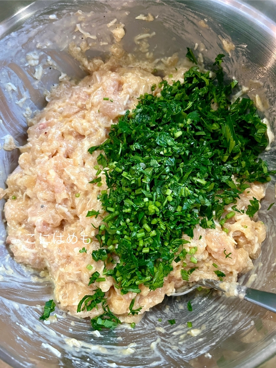 フライパンで作る！簡単「パセリ&チーズ入りチキンナゲット」