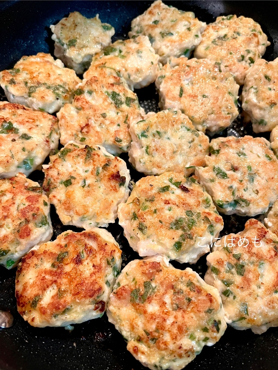 フライパンで揚げ焼きにする。