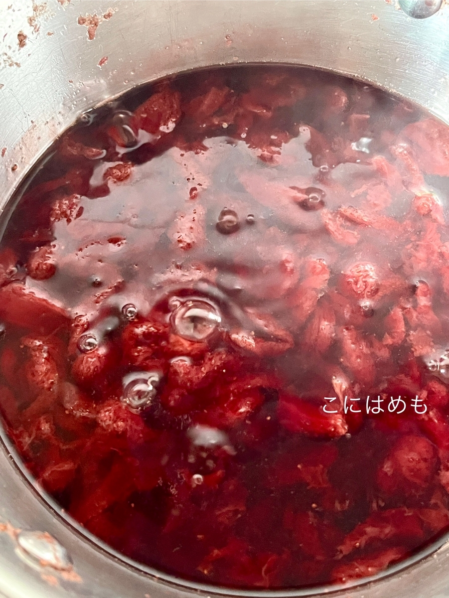  弱火〜中火にかけて、かき混ぜながら煮る。