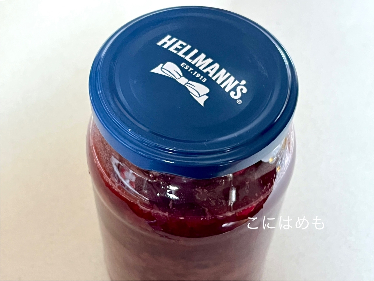 煮沸(熱湯)消毒したきれいな瓶ジャム詰める。