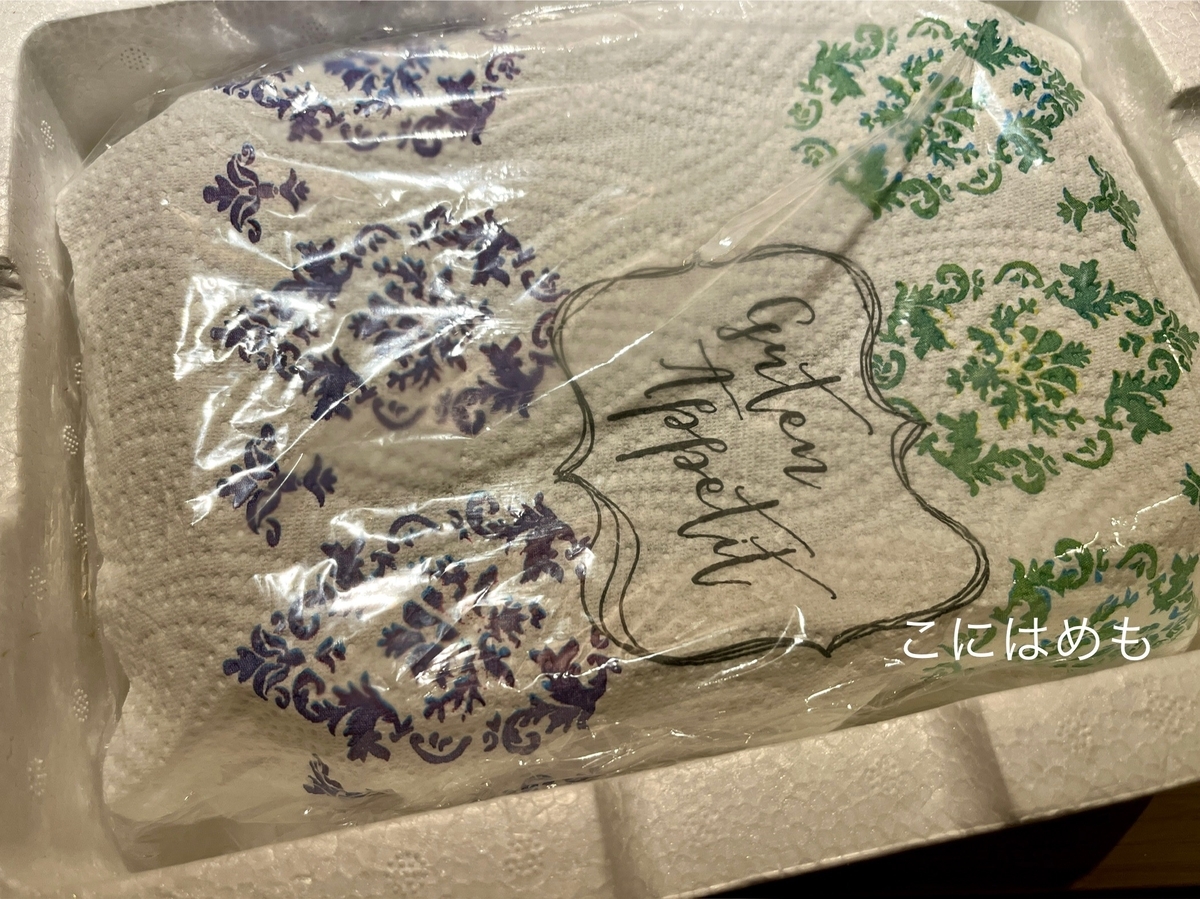 保存容器に黒豆と納豆菌を混ぜたものを入れて、発泡スチロールの箱の中へ入れる。
