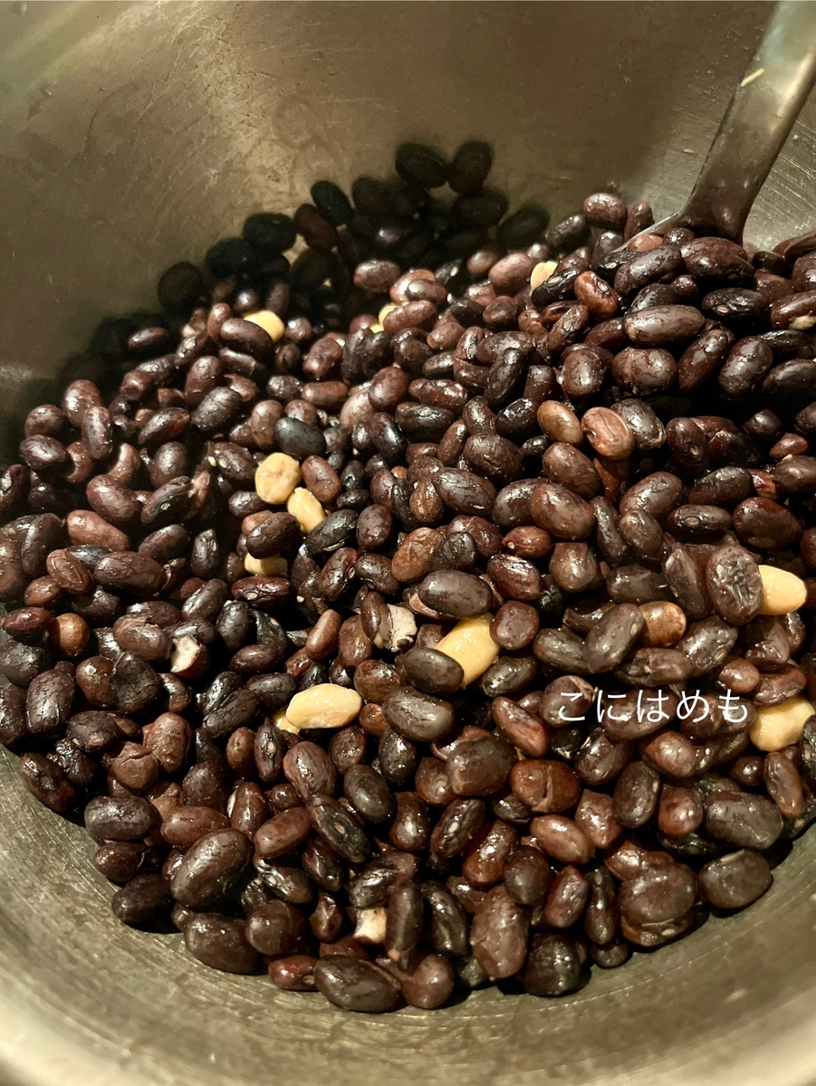 納豆菌を混ぜて発酵させる。
