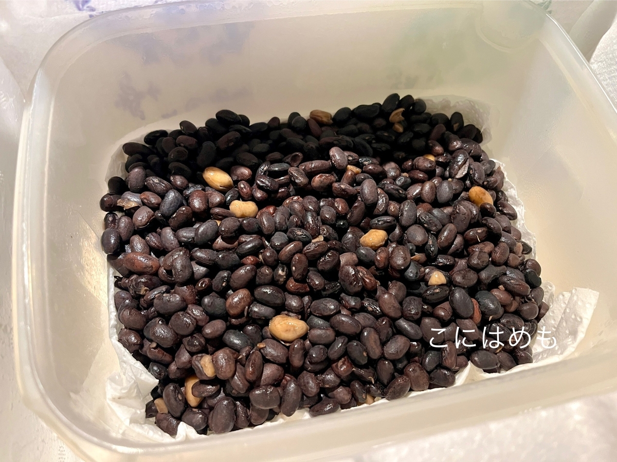 24時間発酵させた「黒豆納豆」の様子。
