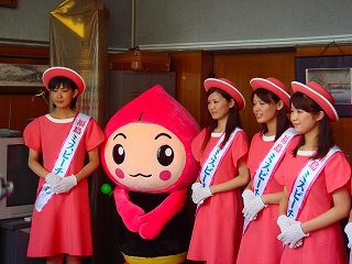 ミスピーチがやってきたヤｧヤｧヤｧ ホタピーの桑折観光日記