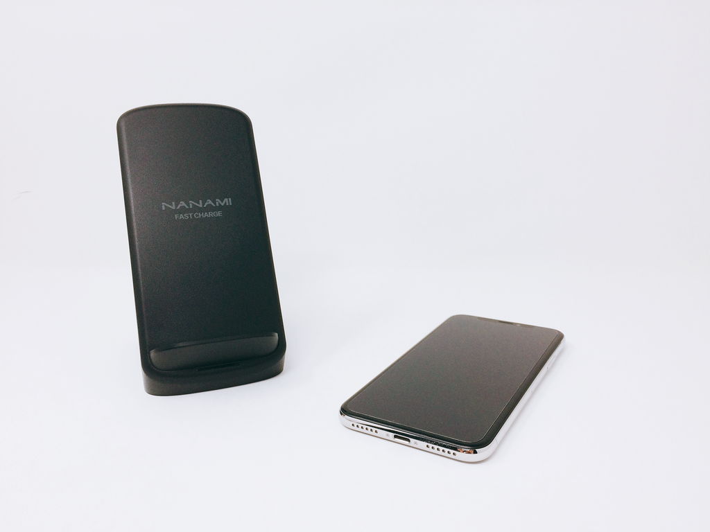 レビュー】大人気ワイヤレス充電器の改良モデル「NANAMI A800」充電